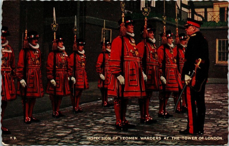 Inspection Yeomen Warders Tower London VTG Postcard Valentine UNP Unused Scallop 