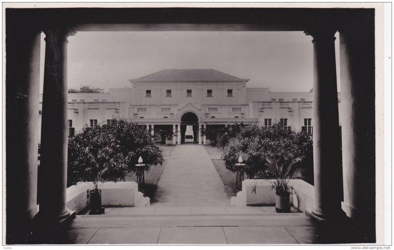 RP: Victoria Falls Hotel , Courtyard , Rhodesia , 30-40s