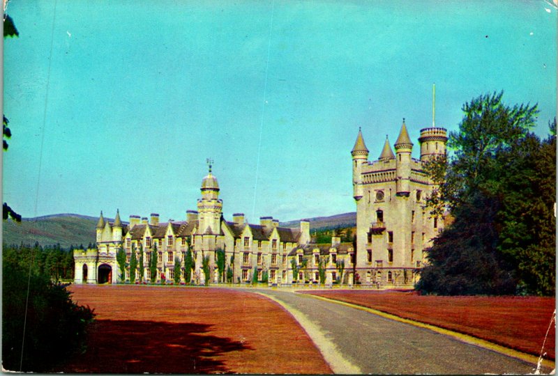 Balmoral Castle UK Holiday Home HM Queen Postcard unused (25926)