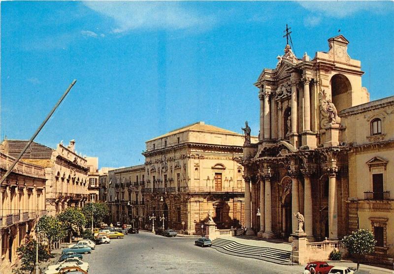 B68967 Siracusa Piazza Duomo e il Duomo  italy