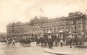 Buckingham Palace, London. Horses·Tuck Collo-Photo Ser. PC # 1563