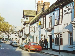 Horsham Sussex 1970 Vtg Postcard Ye Olde Kings Head Carfax Inland Revenue Office