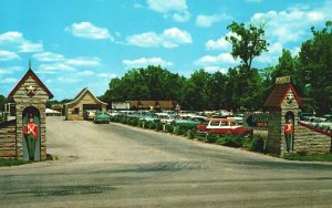 VINTAGE POSTCARD CLASSIC CARS PARKED AND LINING UP SANTA CLAUS LAND INDIANA