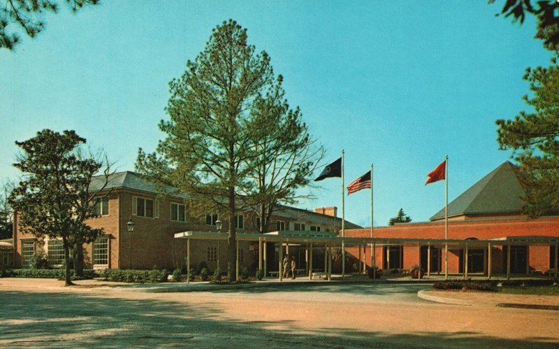 Vintage Postcard Williamsburg Lodge Historic Area Conference Center Virginia VA