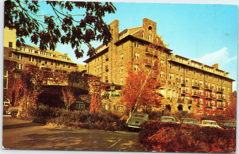 postcard Pennsylvania - Front Entrance and East Wing  'The Inn', Buck Hill Falls