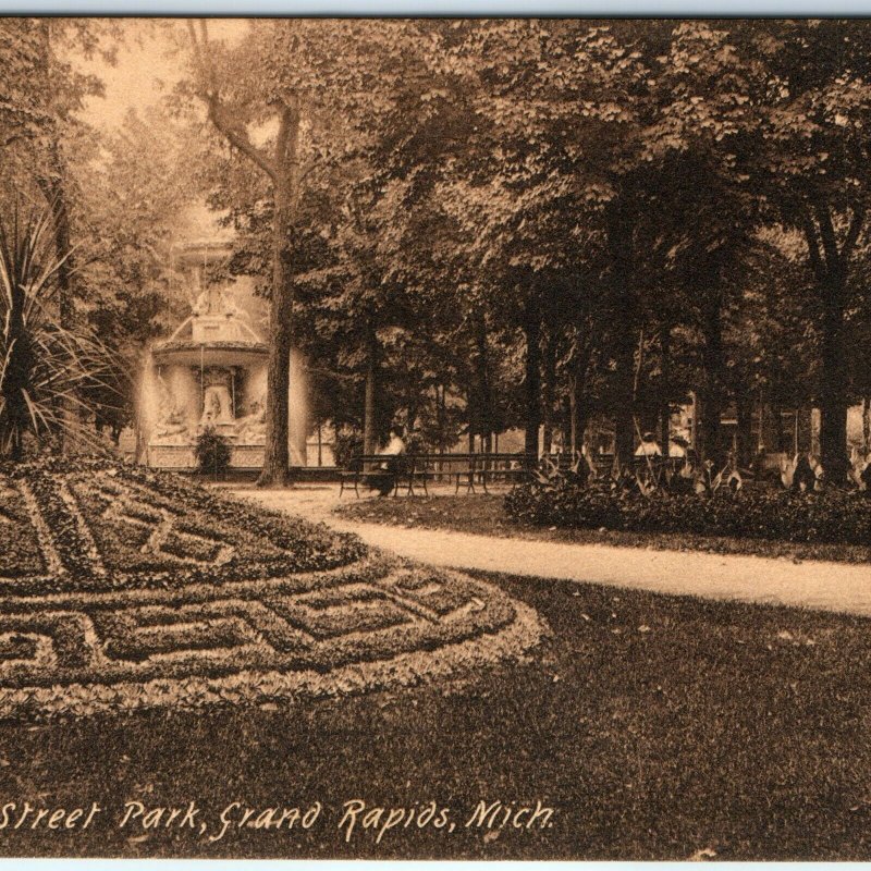 1908 Grand Rapids, Mich. Fulton Street Park Collotype Photo Postcard Brown A34