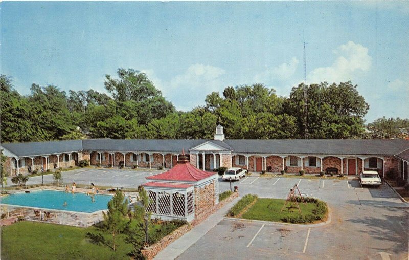 Perry Georgia c1960 Postcard New Perry Motel Swimming Pool