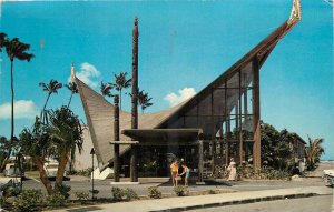 1962 Honolulu Hawaii Waikikian Hotel autos occupation Postcard 25-1677