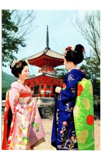 Maiko Dancing Girls, Buddist Pagoda, Daokakuji Temple, Ukyo Ward, Kyoto, Japan