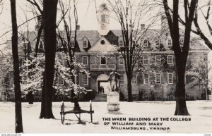 RP: WILLIAMSBURG , Virginia , 1930s ; Wren Building at the College