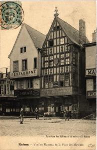 CPA REIMS Vieilles Maisons de la Place des Marches (491714)