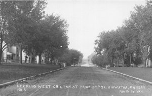 H56/ Hiawatha Kansas RPPC Postcard c1910 Utah Street Homes 3rd St