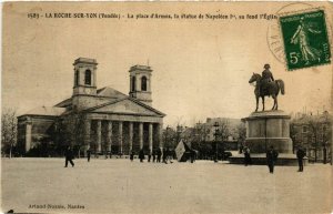 CPA LA ROCHE-sur-Yon Place d'Armes Napoléon St-(982843)