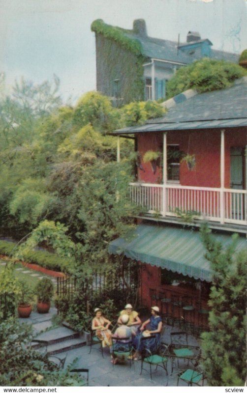 NEW ORLEANS , Louisiana , 1958 ; Pat O'Brien's Courtyard