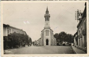 CPA Loures-BARBAZAN - Place de l'Église (142727)