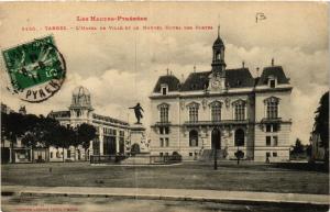 CPA TARBES L'Hotel de Ville et le Nouvel Hotel des Postes (414814) 