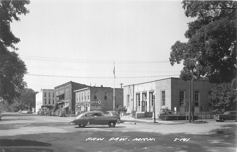 H50/ Paw Paw Michigan RPPC Postcard c1940s U.S. Post Office Building 89