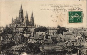 CPA BAYEUX Cathedrale - La Prison et l'Hotel de Ville - Vue Generale (1228962)