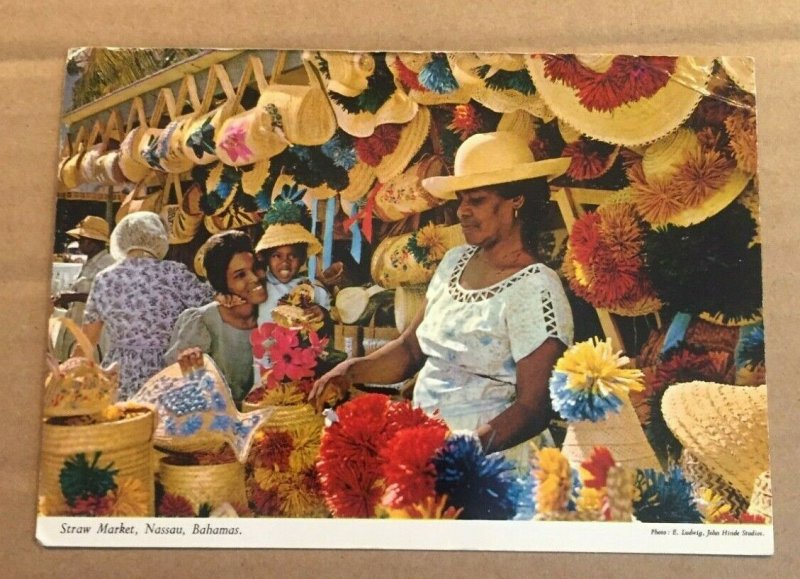 USED POSTCARD - STRAW MARKET, NASSAU, BAHAMAS