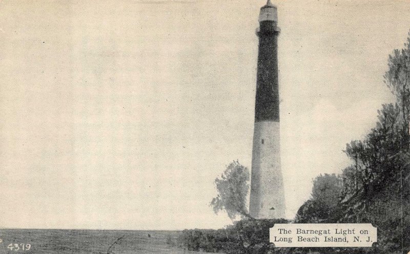 BARNEGAT LIGHTHOUSE LONG BEACH ISLAND NEW JERSEY DEXTER PRESS POSTCARD (1940s)