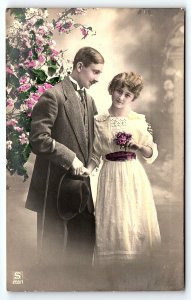 c1910 ROMANTIC COUPLE ROSES STUDIO BACKDROP TINTED PHOTO RPPC POSTCARD P1359