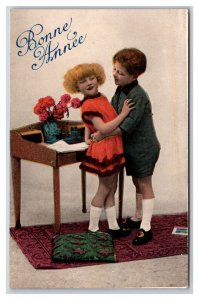 RPPC Tinted Children Embracing w Flowers Bonne Annee New Year UNP Postcard U22