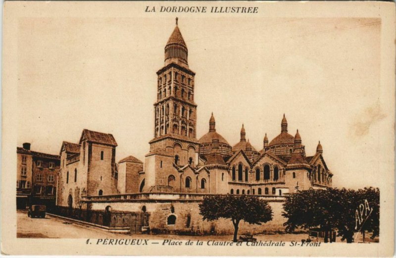 CPA Perigueux- Place de la Clautre et Cathedrale St Front FRANCE (1072772)