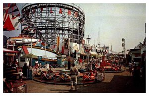 Postcard AMUSEMENT PARK SCENE Long Island New York NY AU6474