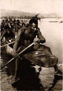 PC EN PIROGUE SUR L'UBANGI ETHNIC TYPES BELGIAN CONGO (a30779)