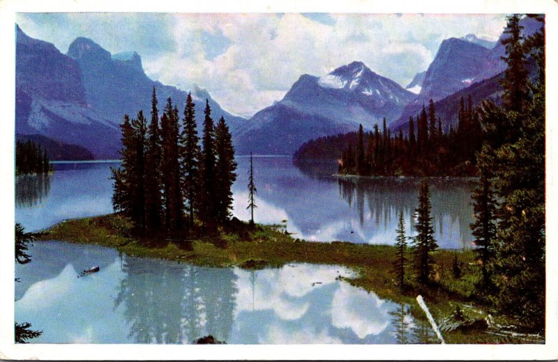 Canada Rocky Mountains Maligne Lake