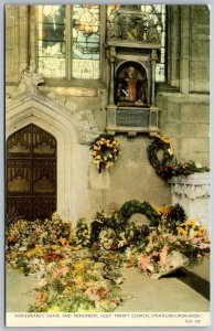 Stratford Upon Avon England 1950s Postcard Shakespeare's Grave Monument Church