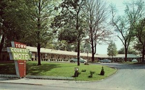 Vintage Postcard - Town & Country Motel - Richmond, Indiana