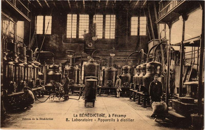 CPA La Benedictine a FÉCAMP-Laboratoire-Appareils a distiller (269454)