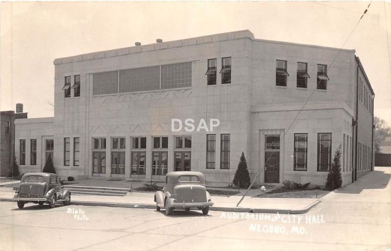 A37/ Neosho Missouri Mo Real Photo RPPC Postcard Auditorium City Hall 40s