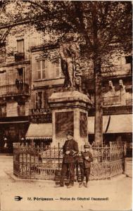 CPA PÉRIGUEUX - Statue du Général Daumesnil (297349)