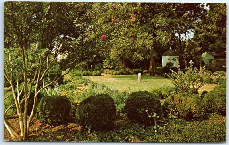 Postcard - Garden, Mary Washington House - Fredericksburg, Virginia 