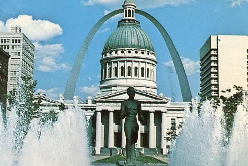 MO - St. Louis, Gateway Arch, Fountains & Old Courthouse