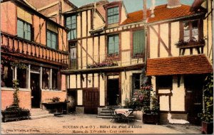 VINTAGE POSTCARD COURTYARD AT HOTEL DU PLAT D'ETAIN AT HOUDAN FRANCE c. 1930