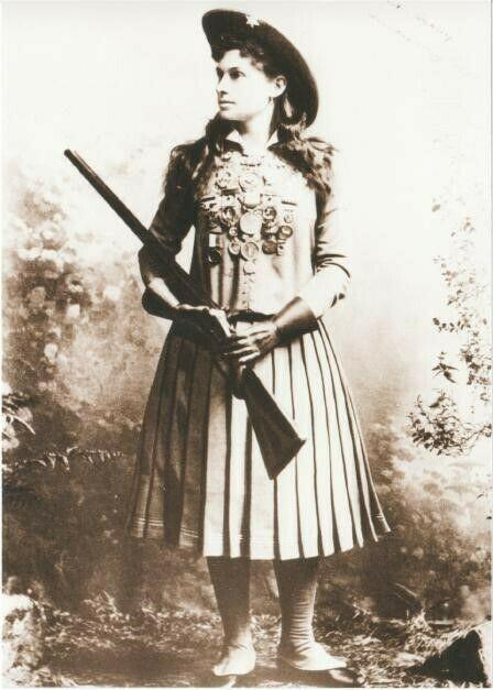 Annie Oakley in Buffalo Bill's Wild West Show Modern Postcard | Topics -  Western, Postcard / HipPostcard