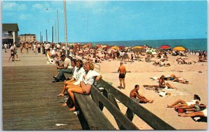 VINTAGE POSTCARD 1960s BEACH AND BOARDWALK SCENE AT REHOBOTH BEACH DELAWARE