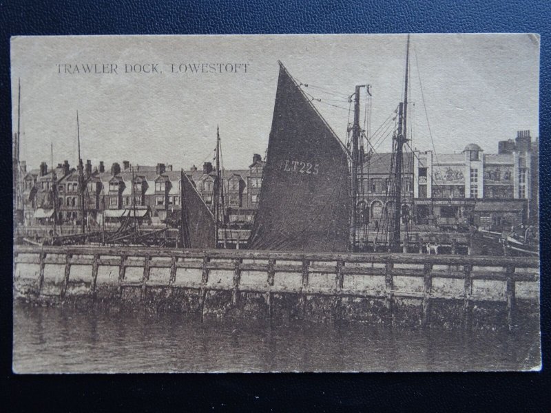 Suffolk LOWESTOFT TRAWLWR DOCK shows Fishing Boat LT225 - Old Postcard