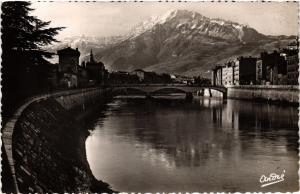 CPA GRENOBLE - Les quais de l'ISERE et le Moucherotte (1835 m) (655171)