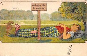 G76/ Pet Dog Animal Postcard Comic c1910 Peeing Urine Man's Feet 5