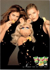Advertising LAYS POTATO CHIPS Miss Piggy~Kathy Ireland~Vendela 1997 4X6 Postcard