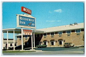 c1950's Rodeway Inn Restaurant Cars Roadside Sioux City Iowa IA Vintage Postcard