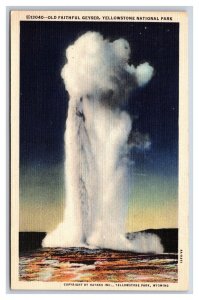 Old Faithful Geyser Yellowstone National Park Wyoming WY UNP Linen Postcard S13