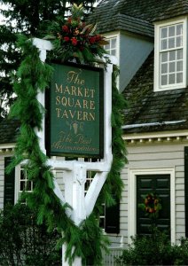 Virginia Williamsburg The Market Square Tavern With Christmas Decorations