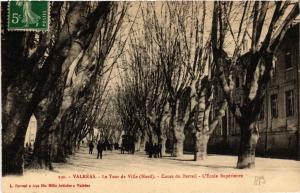 CPA VALREAS - La Tour de Ville (Nord) - Cours du Berteil - L'École (511697)