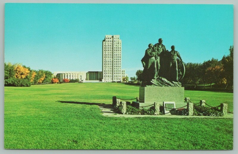 Bismark ND~State Capitol Building & Grounds~Pioneer Family Statue~c1960 Postcard 