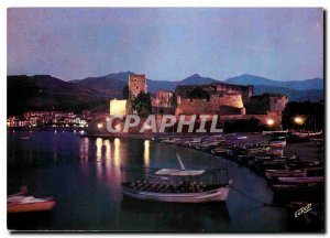 Postcard Modern Cote Vermeille Collioure and Port XII century Chateau Le Soir